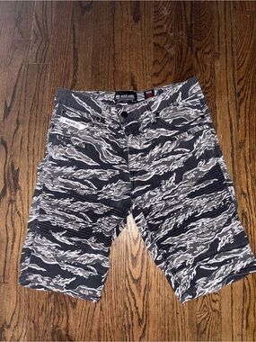 Ecko Unlimited Men’s Black & White Cargo Shorts
